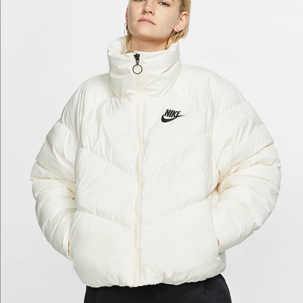 ✨BRAND NEW NIKE PUFFER JACKET ✨